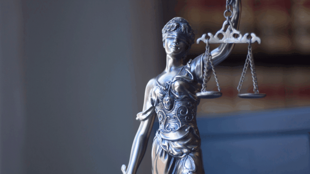 Statue de la Justice: symbole des avocats