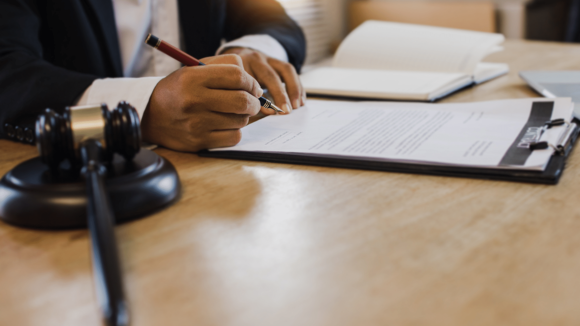 Comment faire un testament à Dubaï : quelles options pour les expatriés français ?